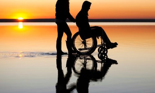 La Ressource personnes handicapées BSL GIM Soleil couchant 2 personnes marée basse 2